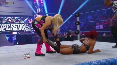 WWE_Superstars_21_7_11_-_Natalya_vs_Alicia_Fox_mp4_000135200.jpg