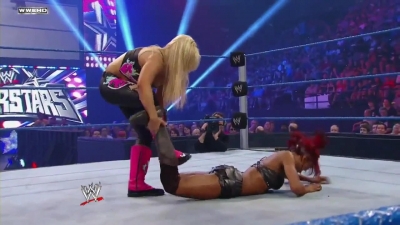 WWE_Superstars_21_7_11_-_Natalya_vs_Alicia_Fox_mp4_000136400.jpg