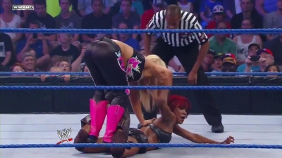 WWE_Superstars_21_7_11_-_Natalya_vs_Alicia_Fox_mp4_000141200.jpg