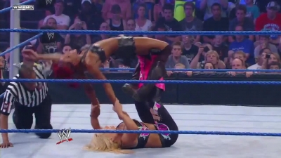 WWE_Superstars_21_7_11_-_Natalya_vs_Alicia_Fox_mp4_000151267.jpg