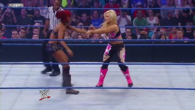 WWE_Superstars_21_7_11_-_Natalya_vs_Alicia_Fox_mp4_000161400.jpg