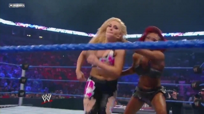 WWE_Superstars_21_7_11_-_Natalya_vs_Alicia_Fox_mp4_000187800.jpg