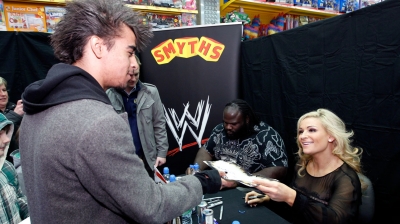 09_Manchester_Signing.jpg