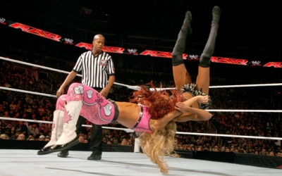 11-_Natalya_levels_Alicia_with_a_stunning_suplex_.jpg