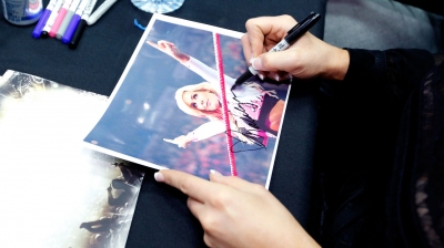 19_Manchester_Signing.jpg