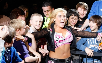 23-_Natalya_is_loving_the_fan_reception_in_Glasgow.jpg