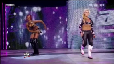 WWE_Friday_Night_SmackDown_08_19_2011_HDTV_Xvid_Divas_Tag_Team_Match_avi_000057680.jpg
