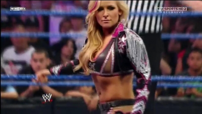 WWE_Friday_Night_SmackDown_08_19_2011_HDTV_Xvid_Divas_Tag_Team_Match_avi_000075880.jpg