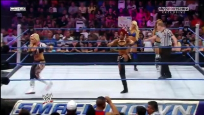 WWE_Friday_Night_SmackDown_08_19_2011_HDTV_Xvid_Divas_Tag_Team_Match_avi_000080680.jpg