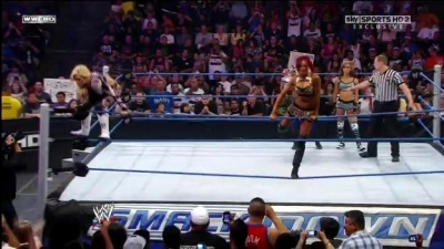 WWE_Friday_Night_SmackDown_08_19_2011_HDTV_Xvid_Divas_Tag_Team_Match_avi_000081840.jpg