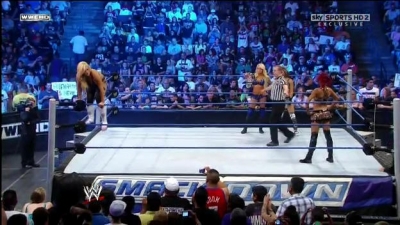 WWE_Friday_Night_SmackDown_08_19_2011_HDTV_Xvid_Divas_Tag_Team_Match_avi_000092520.jpg