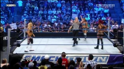 WWE_Friday_Night_SmackDown_08_19_2011_HDTV_Xvid_Divas_Tag_Team_Match_avi_000094200.jpg