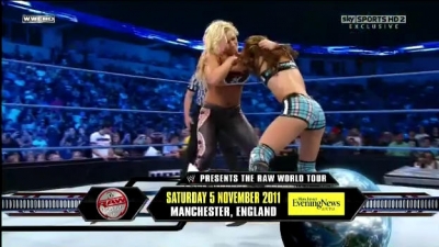 WWE_Friday_Night_SmackDown_08_19_2011_HDTV_Xvid_Divas_Tag_Team_Match_avi_000108240.jpg