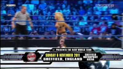 WWE_Friday_Night_SmackDown_08_19_2011_HDTV_Xvid_Divas_Tag_Team_Match_avi_000118320.jpg