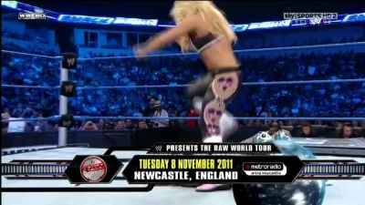 WWE_Friday_Night_SmackDown_08_19_2011_HDTV_Xvid_Divas_Tag_Team_Match_avi_000121200.jpg