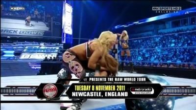 WWE_Friday_Night_SmackDown_08_19_2011_HDTV_Xvid_Divas_Tag_Team_Match_avi_000124120.jpg