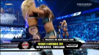 WWE_Friday_Night_SmackDown_08_19_2011_HDTV_Xvid_Divas_Tag_Team_Match_avi_000126160.jpg