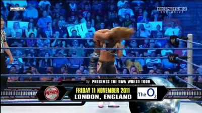 WWE_Friday_Night_SmackDown_08_19_2011_HDTV_Xvid_Divas_Tag_Team_Match_avi_000146440.jpg