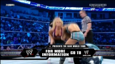 WWE_Friday_Night_SmackDown_08_19_2011_HDTV_Xvid_Divas_Tag_Team_Match_avi_000160280.jpg