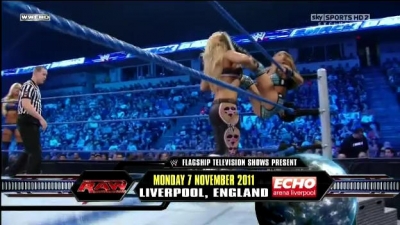 WWE_Friday_Night_SmackDown_08_19_2011_HDTV_Xvid_Divas_Tag_Team_Match_avi_000166360.jpg
