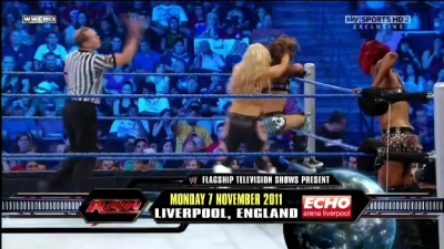WWE_Friday_Night_SmackDown_08_19_2011_HDTV_Xvid_Divas_Tag_Team_Match_avi_000168120.jpg