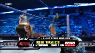 WWE_Friday_Night_SmackDown_08_19_2011_HDTV_Xvid_Divas_Tag_Team_Match_avi_000168680.jpg