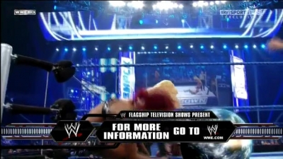 WWE_Friday_Night_SmackDown_08_19_2011_HDTV_Xvid_Divas_Tag_Team_Match_avi_000182280.jpg