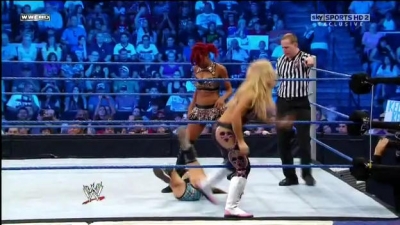 WWE_Friday_Night_SmackDown_08_19_2011_HDTV_Xvid_Divas_Tag_Team_Match_avi_000191360.jpg