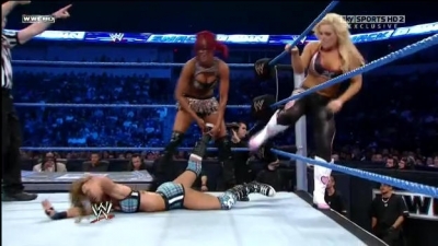 WWE_Friday_Night_SmackDown_08_19_2011_HDTV_Xvid_Divas_Tag_Team_Match_avi_000242880.jpg