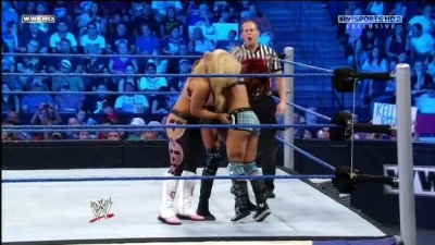 WWE_Friday_Night_SmackDown_08_19_2011_HDTV_Xvid_Divas_Tag_Team_Match_avi_000247320.jpg