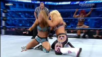 WWE_Friday_Night_SmackDown_08_19_2011_HDTV_Xvid_Divas_Tag_Team_Match_avi_000252400.jpg