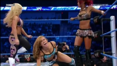 WWE_Friday_Night_SmackDown_08_19_2011_HDTV_Xvid_Divas_Tag_Team_Match_avi_000274360.jpg