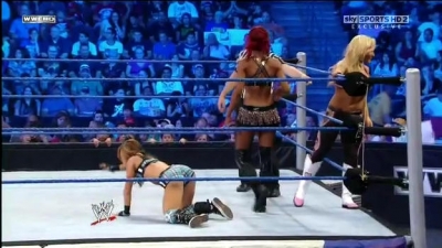 WWE_Friday_Night_SmackDown_08_19_2011_HDTV_Xvid_Divas_Tag_Team_Match_avi_000277360.jpg