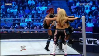 WWE_Friday_Night_SmackDown_08_19_2011_HDTV_Xvid_Divas_Tag_Team_Match_avi_000289640.jpg