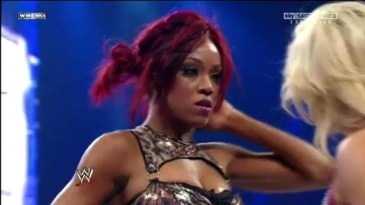 WWE_Friday_Night_SmackDown_08_19_2011_HDTV_Xvid_Divas_Tag_Team_Match_avi_000401200.jpg