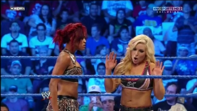 WWE_Friday_Night_SmackDown_08_19_2011_HDTV_Xvid_Divas_Tag_Team_Match_avi_000411560.jpg