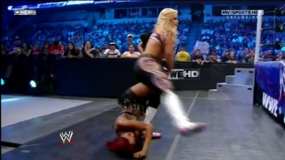 WWE_Friday_Night_SmackDown_08_19_2011_HDTV_Xvid_Divas_Tag_Team_Match_avi_000446480.jpg