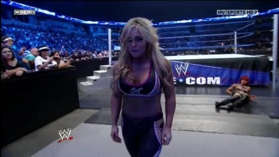 WWE_Friday_Night_SmackDown_08_19_2011_HDTV_Xvid_Divas_Tag_Team_Match_avi_000462160.jpg