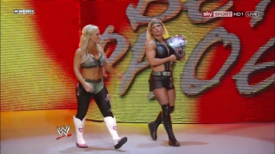 WWE_PPV_Survivor_Series_11_20_2011_720p_HDTV_x264_28129_Eve_Torres_vs_Beth_Phoenix_mkv_000088399.jpg