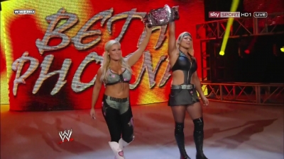 WWE_PPV_Survivor_Series_11_20_2011_720p_HDTV_x264_28129_Eve_Torres_vs_Beth_Phoenix_mkv_000096199.jpg