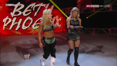 WWE_PPV_Survivor_Series_11_20_2011_720p_HDTV_x264_28129_Eve_Torres_vs_Beth_Phoenix_mkv_000098039.jpg