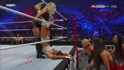 WWE_PPV_Survivor_Series_11_20_2011_720p_HDTV_x264_28129_Eve_Torres_vs_Beth_Phoenix_mkv_000241999.jpg