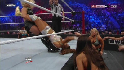 WWE_PPV_Survivor_Series_11_20_2011_720p_HDTV_x264_28129_Eve_Torres_vs_Beth_Phoenix_mkv_000244400.jpg