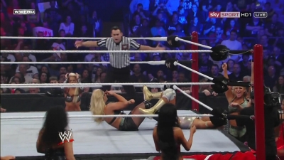 WWE_PPV_Survivor_Series_11_20_2011_720p_HDTV_x264_28129_Eve_Torres_vs_Beth_Phoenix_mkv_000245559.jpg