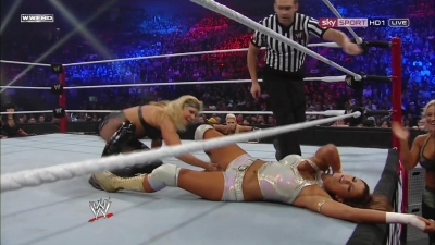 WWE_PPV_Survivor_Series_11_20_2011_720p_HDTV_x264_28129_Eve_Torres_vs_Beth_Phoenix_mkv_000249279.jpg