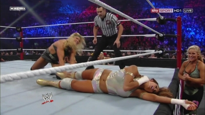 WWE_PPV_Survivor_Series_11_20_2011_720p_HDTV_x264_28129_Eve_Torres_vs_Beth_Phoenix_mkv_000249999.jpg
