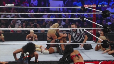 WWE_PPV_Survivor_Series_11_20_2011_720p_HDTV_x264_28129_Eve_Torres_vs_Beth_Phoenix_mkv_000260199.jpg