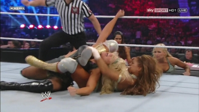 WWE_PPV_Survivor_Series_11_20_2011_720p_HDTV_x264_28129_Eve_Torres_vs_Beth_Phoenix_mkv_000339519.jpg