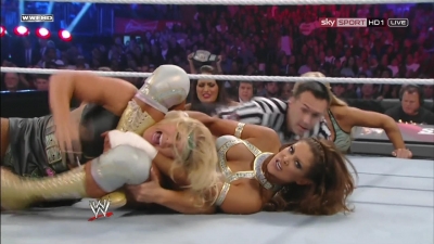 WWE_PPV_Survivor_Series_11_20_2011_720p_HDTV_x264_28129_Eve_Torres_vs_Beth_Phoenix_mkv_000340919.jpg