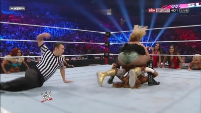 WWE_PPV_Survivor_Series_11_20_2011_720p_HDTV_x264_28129_Eve_Torres_vs_Beth_Phoenix_mkv_000365639.jpg
